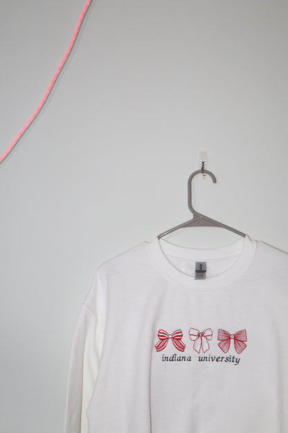 classic bow embroidered crewneck