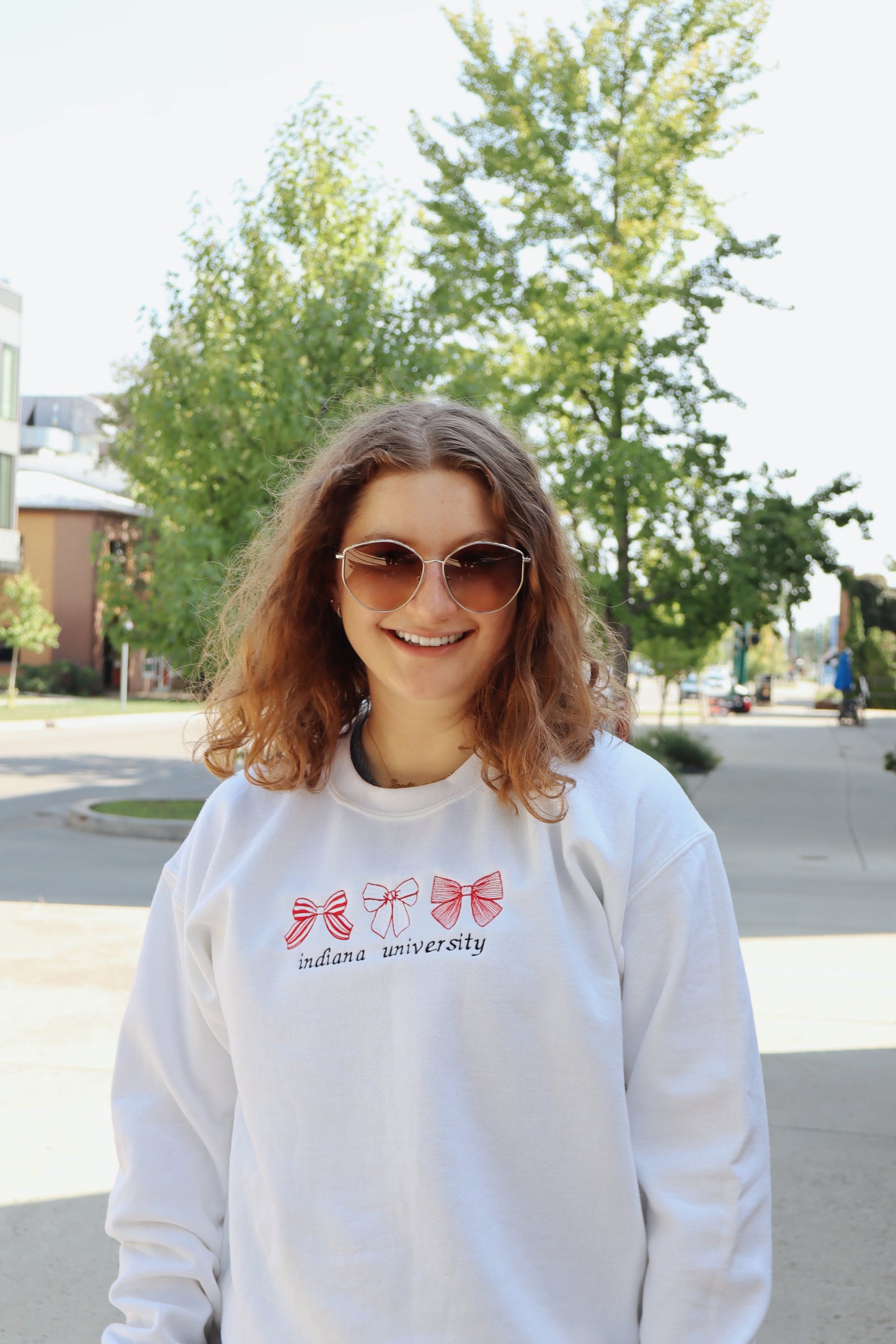 classic bow embroidered crewneck